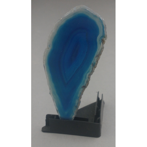 91 - Seven slices of beautiful blue polished agate. Ideal for jewellery or just lovely pieces. The larges... 