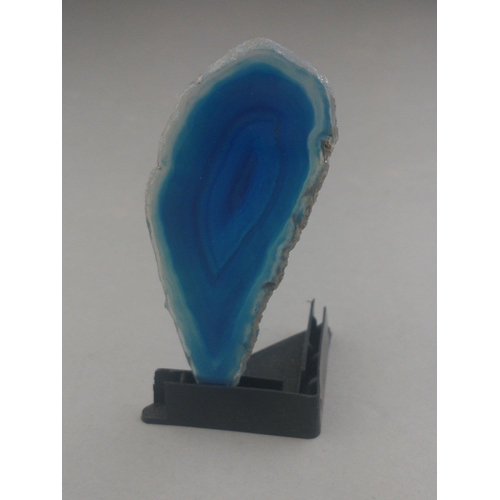 91 - Seven slices of beautiful blue polished agate. Ideal for jewellery or just lovely pieces. The larges... 