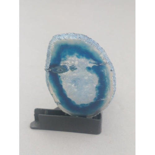 91 - Seven slices of beautiful blue polished agate. Ideal for jewellery or just lovely pieces. The larges... 