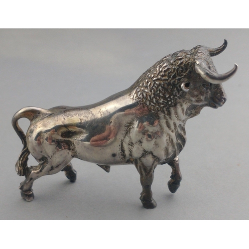 105 - Stunning sculpted model of a bull.  Indistinct marks possibly continental. 6cm approx. Weighs 52.9g ... 