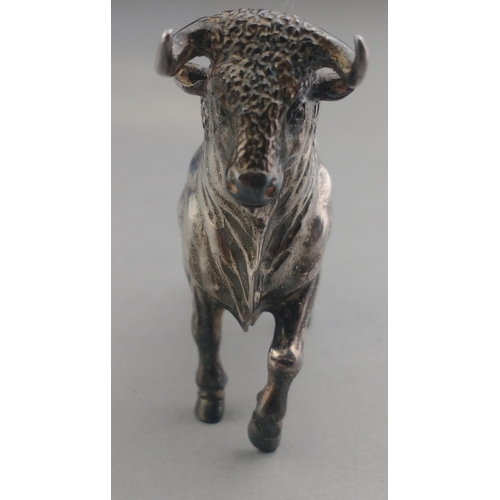 105 - Stunning sculpted model of a bull.  Indistinct marks possibly continental. 6cm approx. Weighs 52.9g ... 