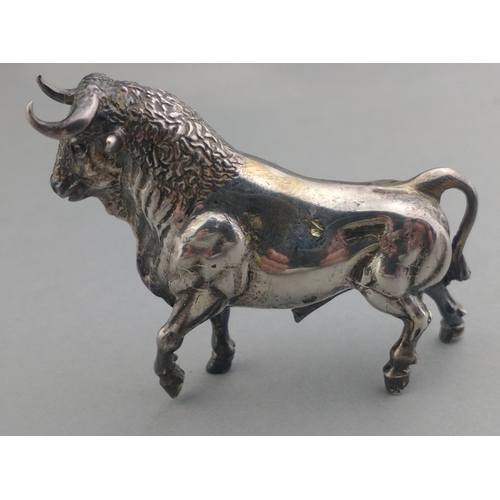 105 - Stunning sculpted model of a bull.  Indistinct marks possibly continental. 6cm approx. Weighs 52.9g ... 