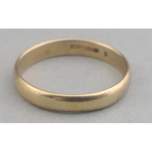 11 - A gold wedding band stamped 375, size R, weight 2.2g approx#11