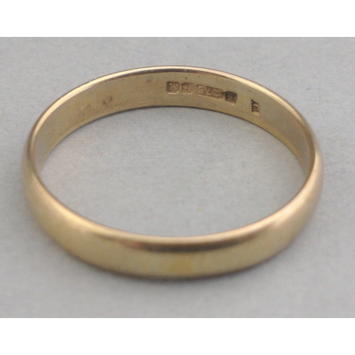 11 - A gold wedding band stamped 375, size R, weight 2.2g approx#11