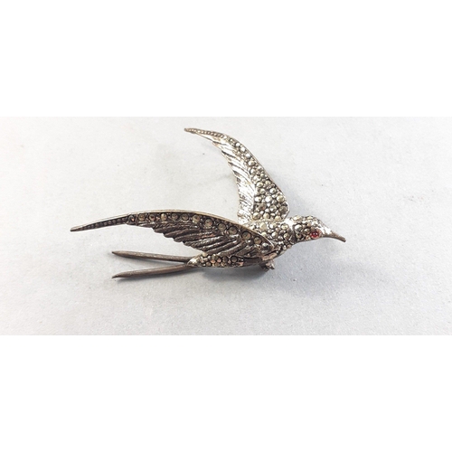 184 - A stunning vintage marcasite swallow brooch. Measures 5cm and in good condition. Indistinct marks.#1... 