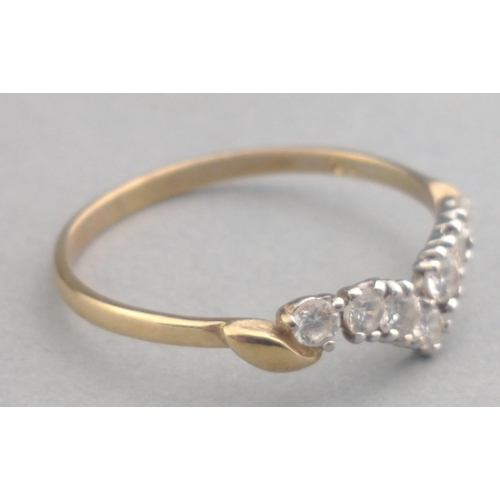 19 - A 375 fully hallmarked ring set with wishbone shaped cubic zirconias, size R, gross weight 1.12g app... 