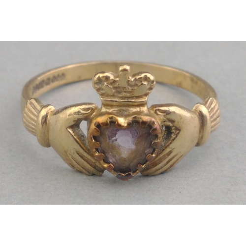 21 - A pretty claddagh ring set with heart-shaped purple stone, hallmarked 9ct/375, size L, gross weight ... 