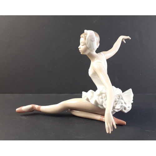 358 - A beautiful LLADRO ballerina with outstretched arms 19 x 15cm approx.  No damage#358