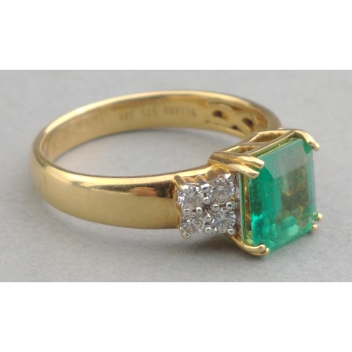 40 - A 750 stamped yellow gold ring with a large square-cut EMERALD supported with 4 diamonds (tested) on... 