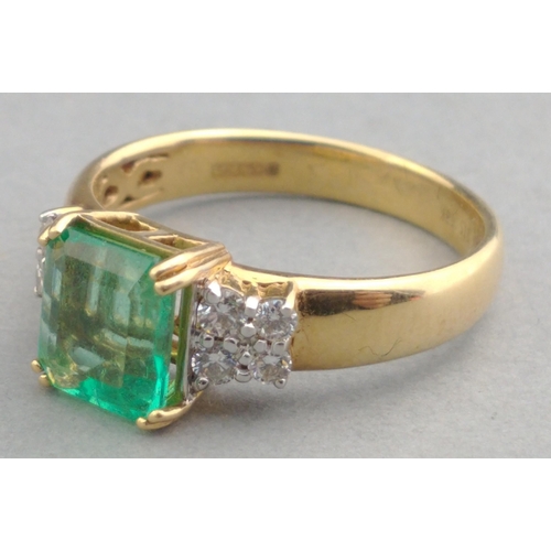 40 - A 750 stamped yellow gold ring with a large square-cut EMERALD supported with 4 diamonds (tested) on... 