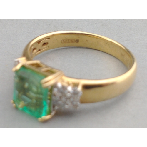 40 - A 750 stamped yellow gold ring with a large square-cut EMERALD supported with 4 diamonds (tested) on... 