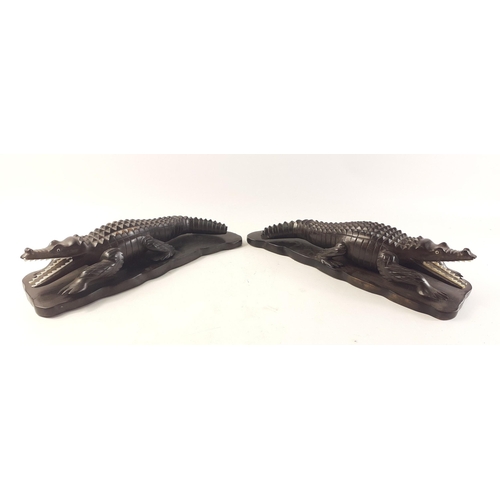 419 - A pair of ANTIQUE African carved hardwood crocodiles on plinths - exceptional quality! - dimensions ... 