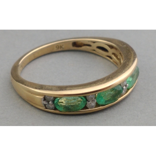 45 - A 9k stamped yellow gold ring with JAIPUR precious stones inset - gross weight 2.72g approx - all wi... 