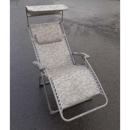 567 - Get ready for spring and summer.  A very good folding reclining garden chair in carry case. Ideal fo... 