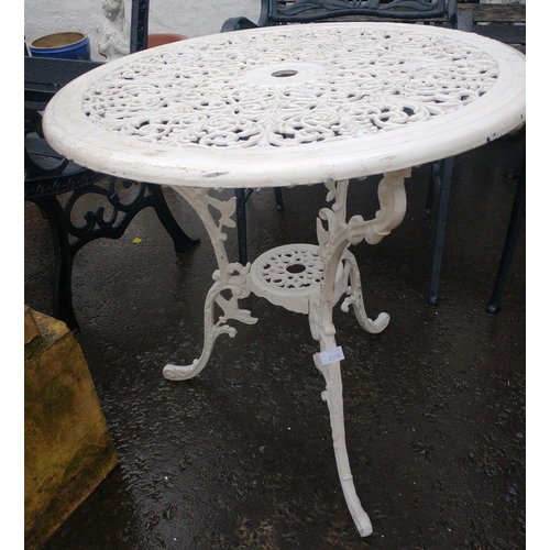 573 - White metal garden table.  In good condition. Height 70cm, width 70cm approx#573