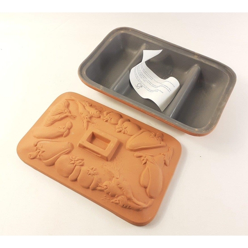 605 - CERAMART Italy Terracotta Covered Sectioned Serving Roasting Dish. 30cm approx and in good condition... 