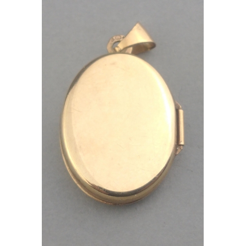 68 - A gold 9k stamped pretty small locket in good order. Weight 1.9g approx.#68