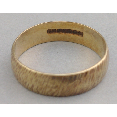 71 - Gold ring. Solid band. 375 Hallmarks. Size N, weight  2.0g approx.#71