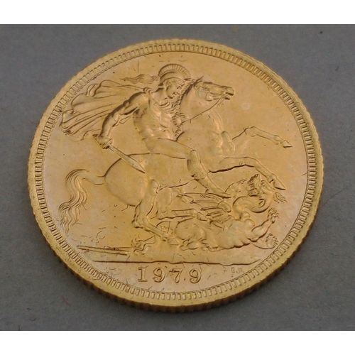 81 - An Elizabeth II 1979 full gold sovereign - good condition - in case.#81