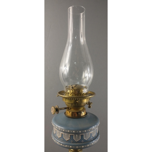 554 - A beautiful blue ceramic oil lamp with brass HINKS & Co. fittings. Complete with chimney. Height... 