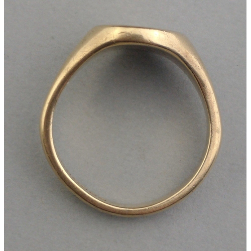 14 - A chunky gold 9ct hallmarked gents signet ring.  Size V, weight 9.5g approx#14