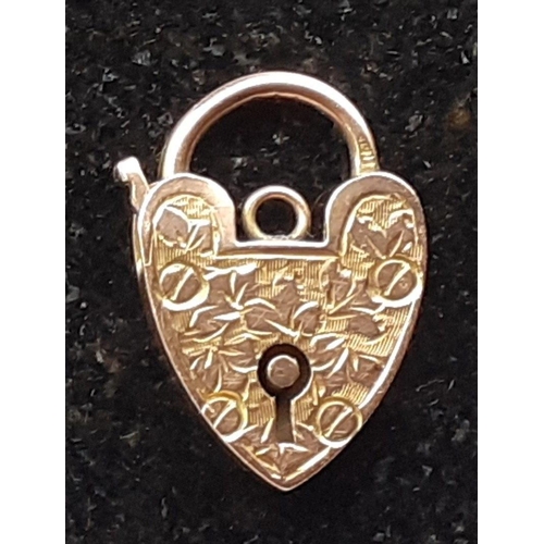 39D - A 375 stamped heart-shaped lock - weight 1.24g approx - dimension 1.5cm x 1cm approx#53