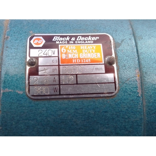 153 - A BLACK & DECKER Heavy Duty Bench Grinder HD1245 in good used working condition#199