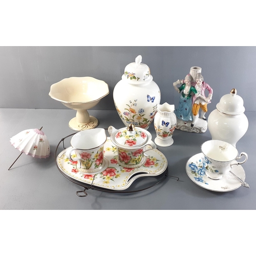 220 - A great mixed box of ceramics to include AYNSLEY ginger jar, a LEONARDO COLLECTION onesy set, CHOKIN... 