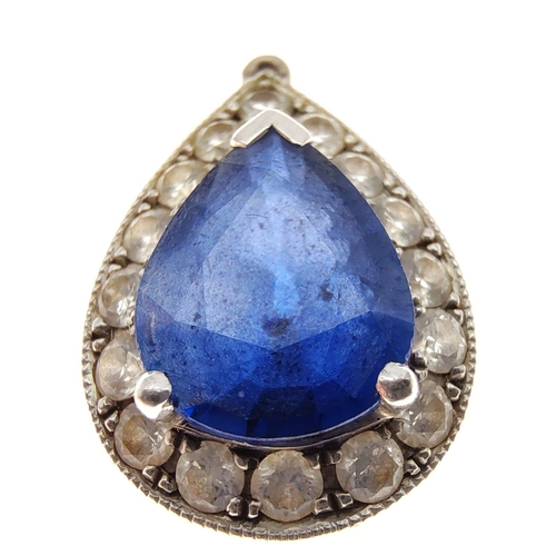 25 - A nice quality 750 stamped white gold and DIAMOND tested pendant with a blue sapphire centred - gros... 