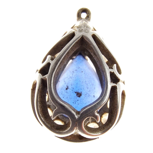 25 - A nice quality 750 stamped white gold and DIAMOND tested pendant with a blue sapphire centred - gros... 