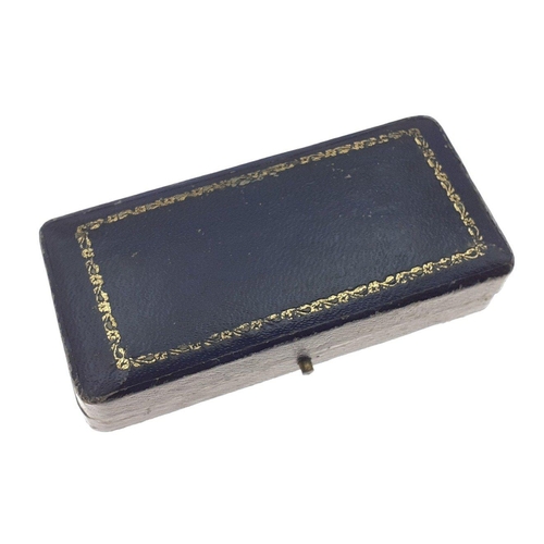 5 - A boxed 9c stamped turn of the 20th century brooch with garnet stone centred with seed pearls - gros... 