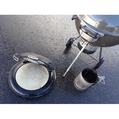 297 - A WEBER MasterTouch Barbeque unit with Pizza Oven and accessories#92