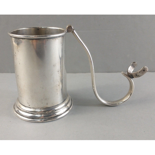 62 - An unusual and attractive vintage silver plated hunting tankard with reg. mark Rd. no. 719342.  Stan... 