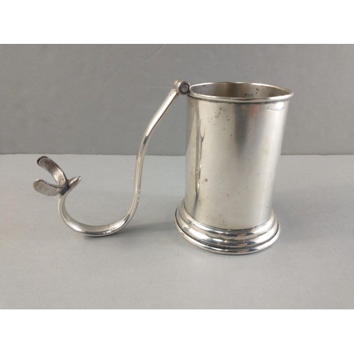 62 - An unusual and attractive vintage silver plated hunting tankard with reg. mark Rd. no. 719342.  Stan... 