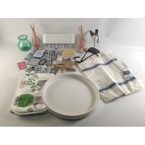 198 - XMAS GIFTING IDEAS! - to include brand new oven gloves, peg bags, decorative pegs, a set of wall han... 