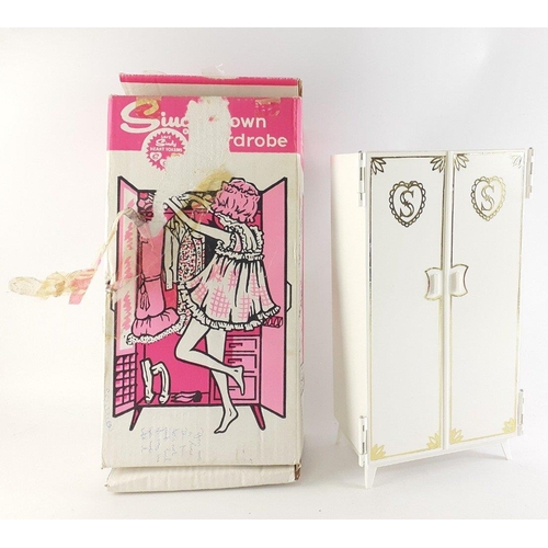 299 - SINDY'S OWN WARDROBE in box. Wardrobe only but in good clean condition.#82