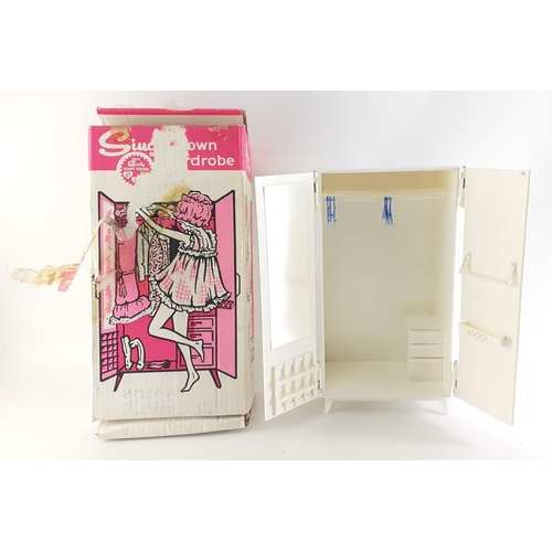 299 - SINDY'S OWN WARDROBE in box. Wardrobe only but in good clean condition.#82