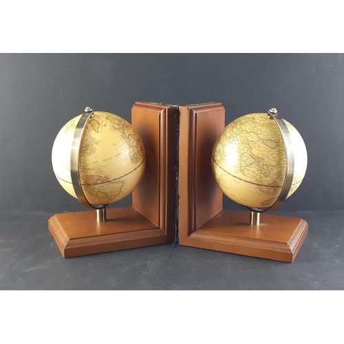 385 - An attractive pair of Globe book ends. In nice condition.#412