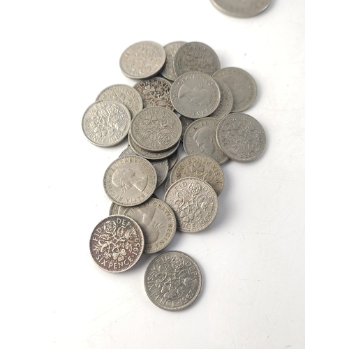 39 - A selection of obsolete and post 1947 UK coinage to include threepenny, Pennies, Shillings, Sixpence... 