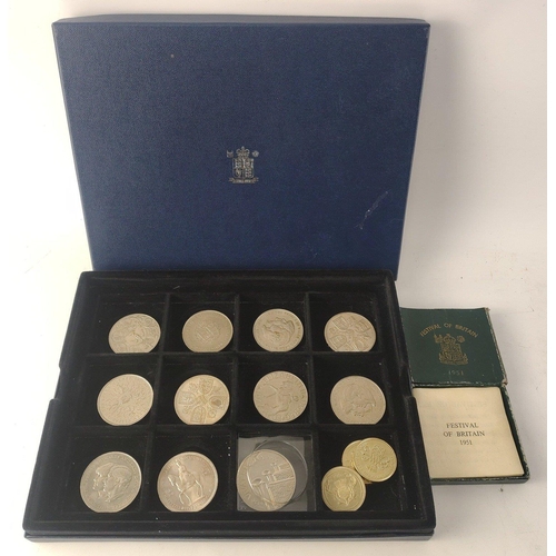 40 - A coin tray with an assortment of Crowns, three collectible £2 coins including Claim of Rights ... 