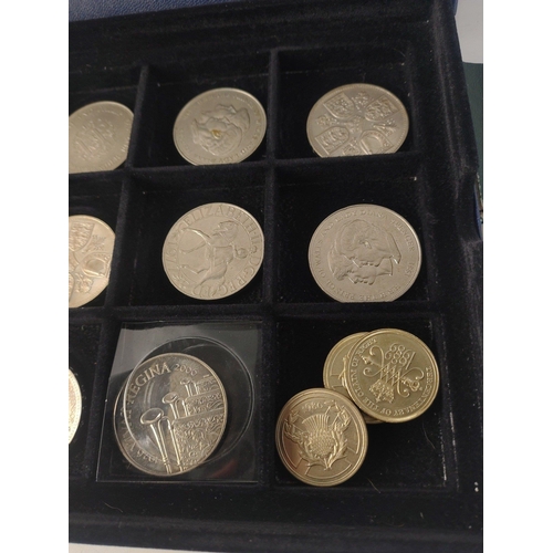 40 - A coin tray with an assortment of Crowns, three collectible £2 coins including Claim of Rights ... 