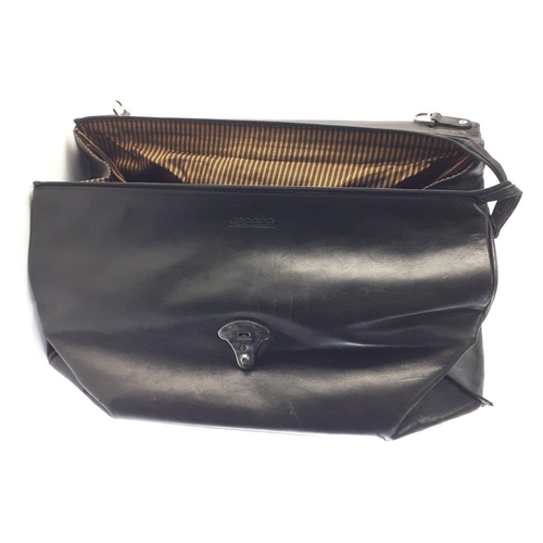 479 - SEEGER black leather designer business / travel bag. Stylish piece damage noted to corner but still ... 