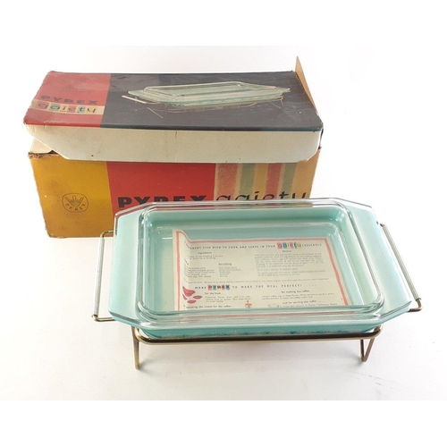 483 - A boxed vintage PYREX Gaity Casserole dish in great original condition. Even has the leaflet.#511... 