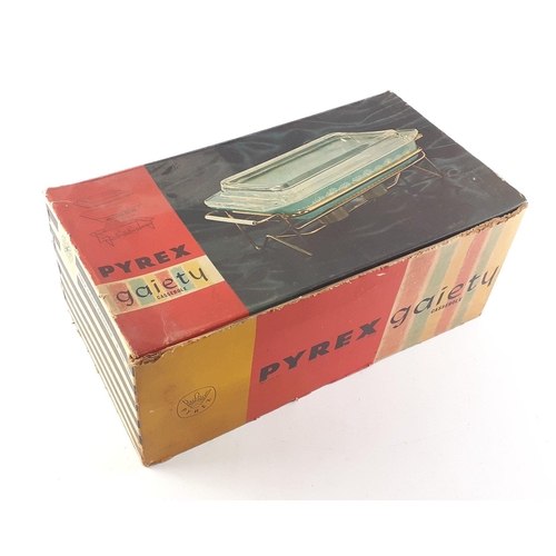 483 - A boxed vintage PYREX Gaity Casserole dish in great original condition. Even has the leaflet.#511... 