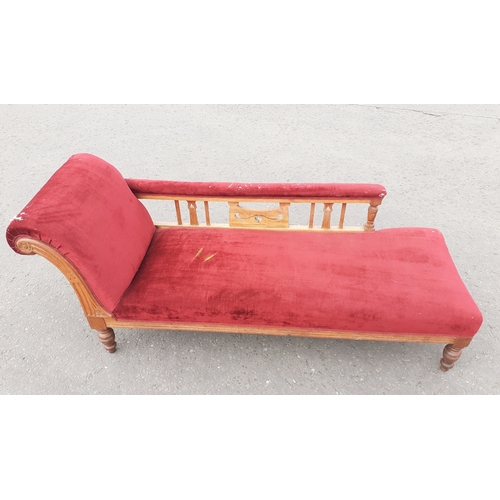 251 - A Victorian chaise longue. Stylish but would benefit from a little renovation. 1.8m approx.