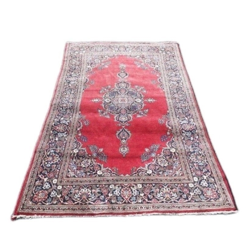 255 - Vintage ORIENTAL carpet measurements - 135cm x 210cm (4.5ft x 6.9ft approx)