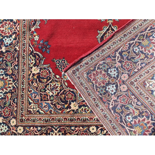 255 - Vintage ORIENTAL carpet measurements - 135cm x 210cm (4.5ft x 6.9ft approx)
