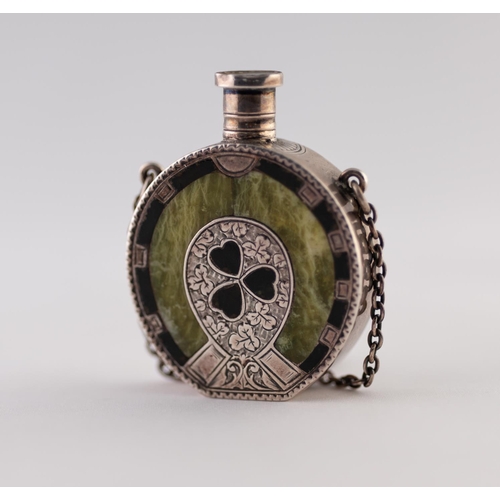 25 - AN EDWARDIAN SILVER GREEN-STONE INSET AND BLACK JAPANNED HORSE-SHOE SHAPED SCENT FLASK, centred with... 