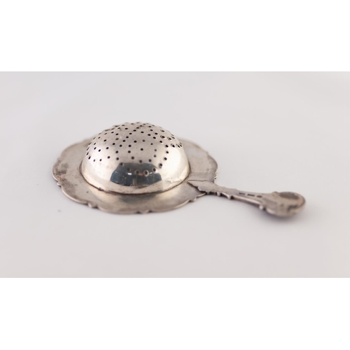 50 - AN IMPERIAL RUSSIAN SILVER (.900 purity) AND CLOISONNE ENAMEL TEA STRAINER, 4 1/2