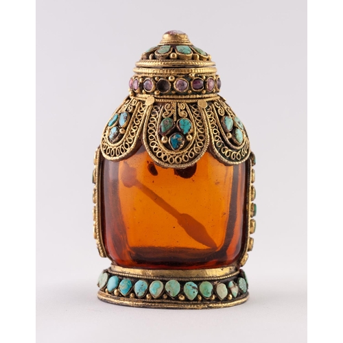 31 - AN AMBER COLOURED GLASS GILT METAL MOUNTED AND FAUX GEMSTONE SET SNUFF BOTTLE, 3